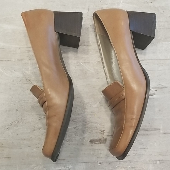 💕SAKS FIFTH AVENUE💕 Penny Loafer Leather Heels - Picture 8 of 13